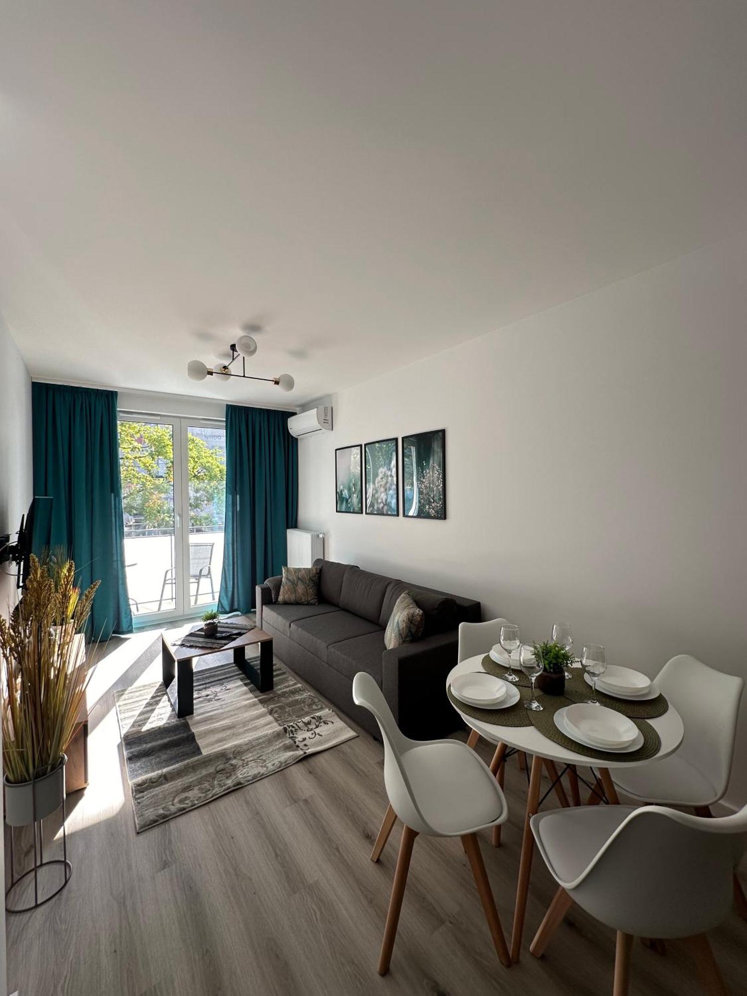 Skytravel 26 Apartament Pileckiego Nowy Dwor Mazowiecki Airport Modlin 24H Bagian luar foto